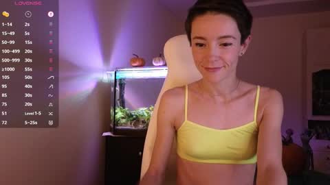 Snapshot of litllle_alis_a chatting on October 21, 8:12 pm Alisa online show from October 21, 8:12 pm