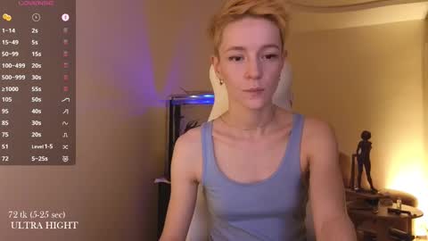 Snapshot of litllle_alis_a chatting on February 26, 7:21 pm Alisa online show from February 26, 7:21 pm
