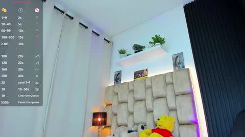 Sophie ---- connected from 1400 to 2100 Colombia time online show from November 24, 8:40 pm