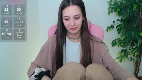 Snapshot of little_cherry___ chatting on September 18, 6:39 am Lana online show from September 18, 6:39 am