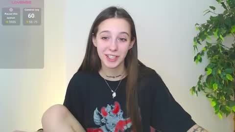Snapshot of little_cherry___ chatting on October 18, 6:50 am Lana online show from October 18, 6:50 am