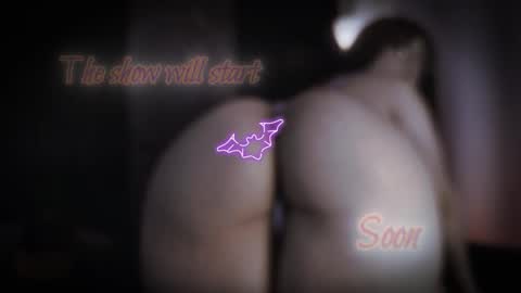 Snapshot of little_maeve chatting on October 28, 9:49 pm Maeve  online show from October 28, 9:49 pm