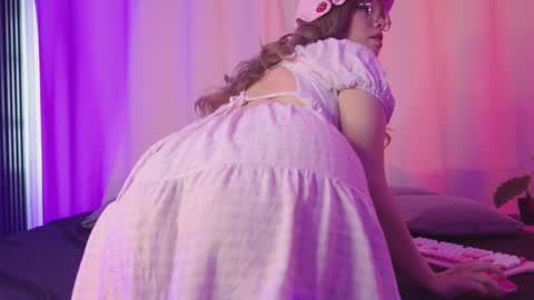 Snapshot of little_maeve chatting on February 27, 8:42 pm Maeve  online show from February 27, 8:42 pm