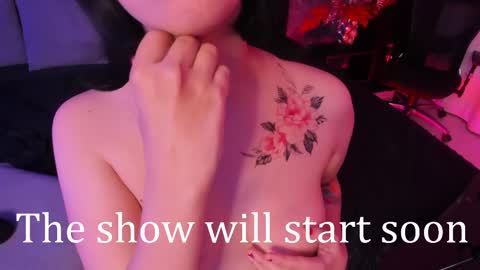 Snapshot of little_maeve chatting on February 23, 9:37 pm Maeve  online show from February 23, 9:37 pm