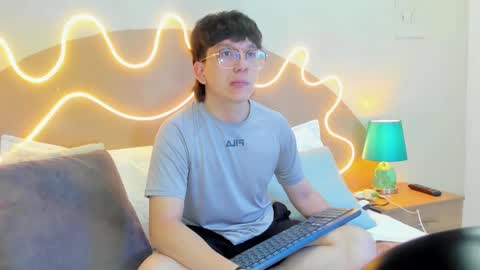 Snapshot of little_mattew chatting on October 9, 2:22 pm M A T T E W  online show from October 9, 2:22 pm