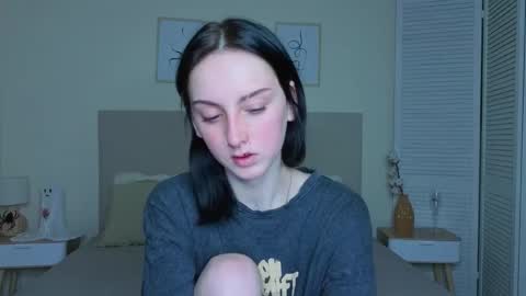 little_mollee online show from November 17, 4:37 am