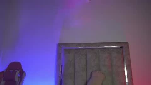 littlee_emma_ online show from July 1, 11:35 pm