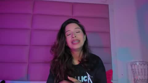 littlee_emma_ online show from December 19, 3:46 am