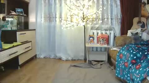 littlehappines online show from February 23, 12:13 am