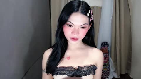 littlelace_ online show from April 18, 11:16 pm
