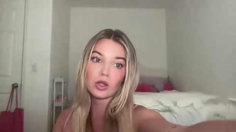 Marciabrady online show from September 19, 8:34 pm