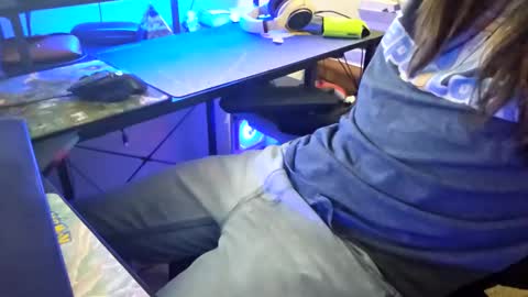 littlenbigmonster online show from March 9, 8:40 am