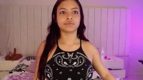 im olivia IG littleolivia01 online show from December 2, 12:47 pm