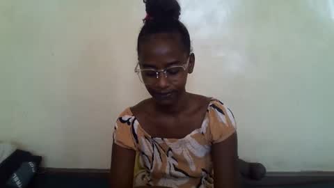 littlesandie online show from November 14, 6:37 am