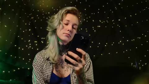 Niki  free tg channel with some photos gifs and info about streams  online show from January 18, 7:50 am