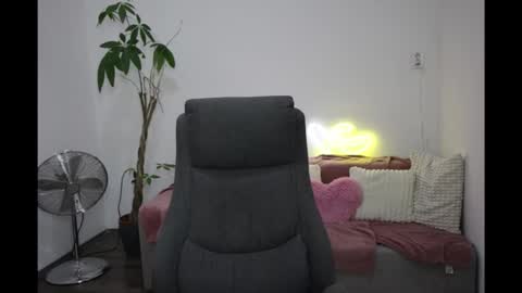 littlestellaspark online show from September 25, 12:45 pm