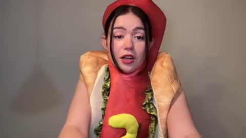 Snapshot of littlesugarpea chatting on October 31, 7:14 pm Little Sugar Pea  online show from October 31, 7:14 pm