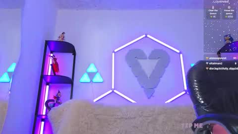 littlevixen18 online show from November 28, 2:35 pm