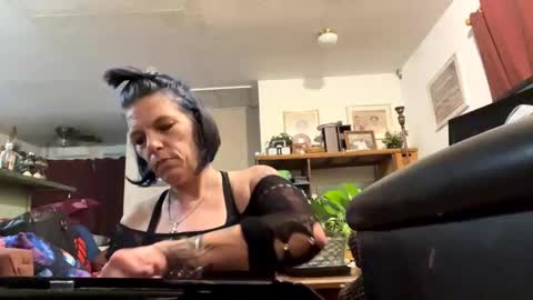 Hlove online show from February 27, 8:51 am