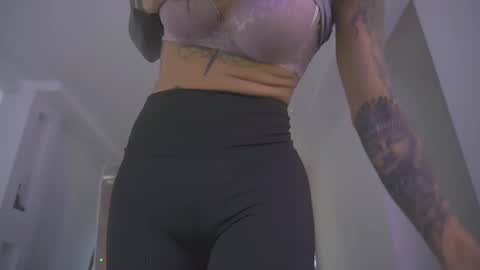 Snapshot of livestream18x chatting on February 23, 7:17 pm Emily  R online show from February 23, 7:17 pm