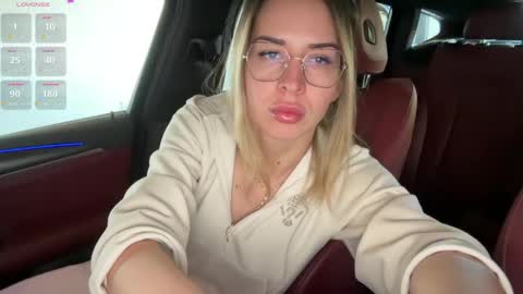 OnlyFans livia77   twitter liv20 4u online show from April 27, 6:11 am