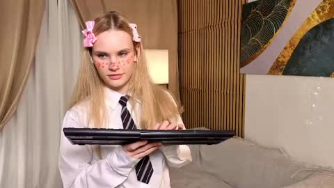 Lily online show from May 23, 9:55 pm