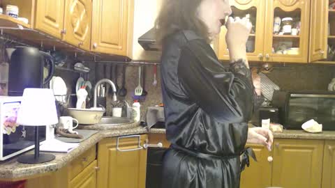 Snapshot of lizacakes chatting on October 30, 3:34 pm LizaCakes online show from October 30, 3:34 pm