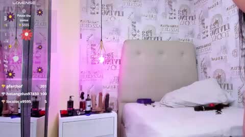 Snapshot of lizziemontana2 chatting on February 11, 10:50 pm online show from February 11, 10:50 pm