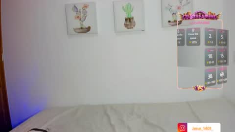 independent model online show from June 14, 8:22 pm