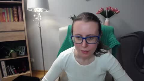 Lizzy online show from March 10, 5:45 am