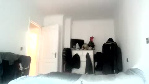 ellbee online show from September 23, 8:30 am