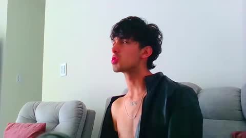 Snapshot of logaan_grey chatting on January 5, 4:06 pm logaan_grey online show from January 5, 4:06 pm