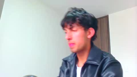 Snapshot of logaan_grey chatting on January 4, 4:22 pm logaan_grey online show from January 4, 4:22 pm