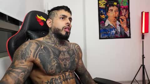 logan_hugh8 online show from October 21, 12:38 am