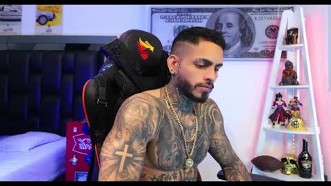 logan_hugh8 online show from December 22, 5:21 pm