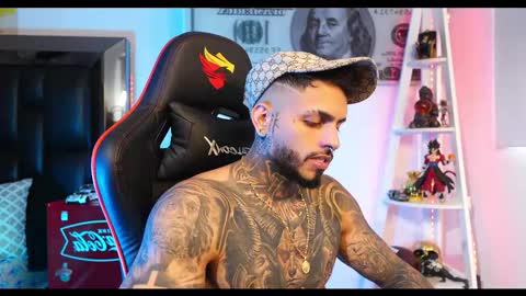 logan_hugh8 online show from February 22, 9:04 pm