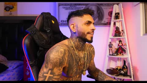 logan_hugh8 online show from January 29, 9:01 am