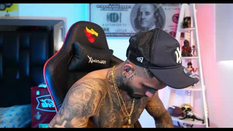 logan_hugh8 online show from February 26, 5:21 pm