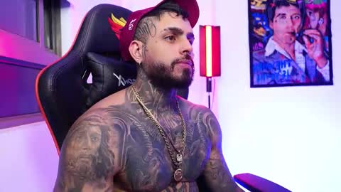 logan_hugh8 online show from November 6, 7:33 am