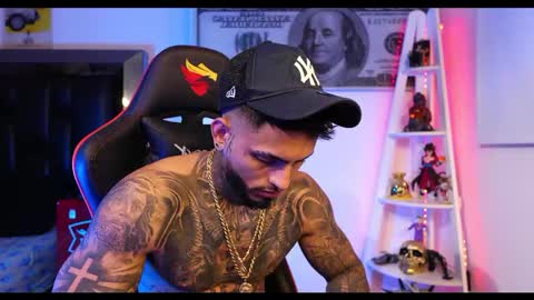 logan_hugh8 online show from March 5, 10:44 am