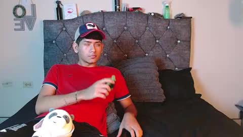 Snapshot of logan_willyams_ chatting on September 20, 12:35 am logan_willyams_ online show from September 20, 12:35 am