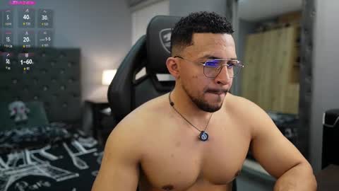 loganmartinx online show from March 19, 1:22 am