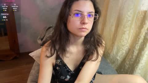 lola_aspis online show from December 5, 3:17 am