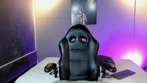 lola red online show from February 17, 7:24 pm