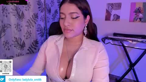 lolaasmith_21 online show from March 7, 3:51 am