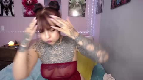 Snapshot of lolabrouse__ chatting on October 6, 8:15 pm Lola online show from October 6, 8:15 pm