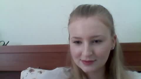 lolaglamour_ online show from June 30, 8:36 am
