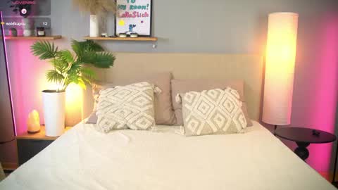 Lola online show from March 13, 9:01 am