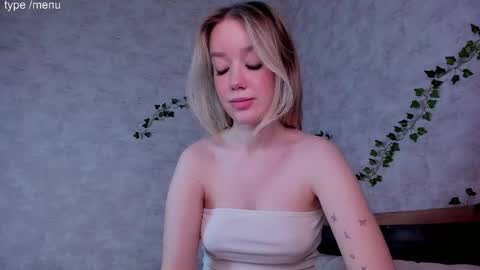 Mia online show from December 19, 6:31 am