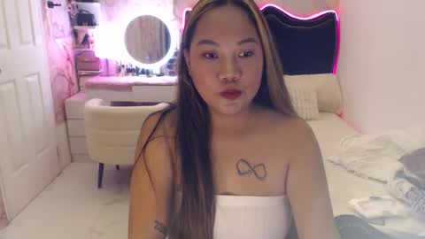 lolly_holii online show from May 31, 9:41 am